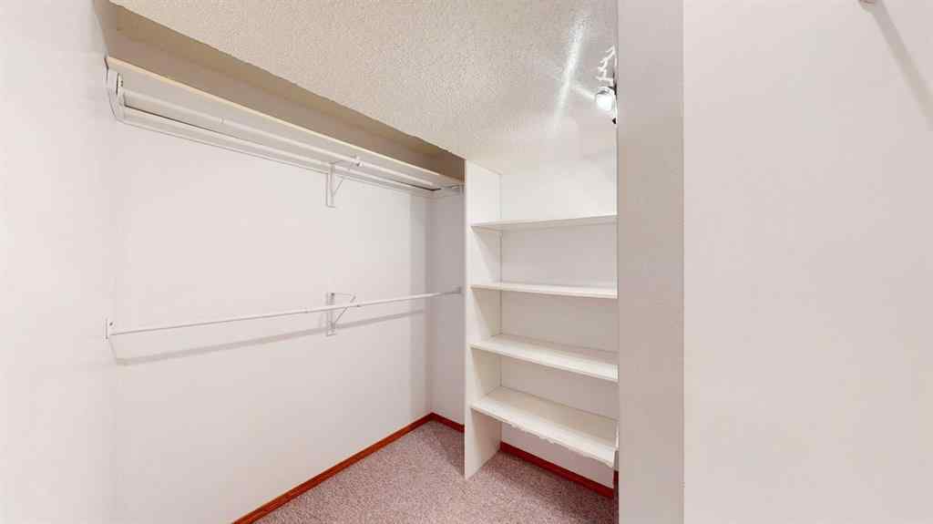 MLS® A2251914 - 376 20 Street NE in Northeast Crescent Heights Medicine Hat, Residential