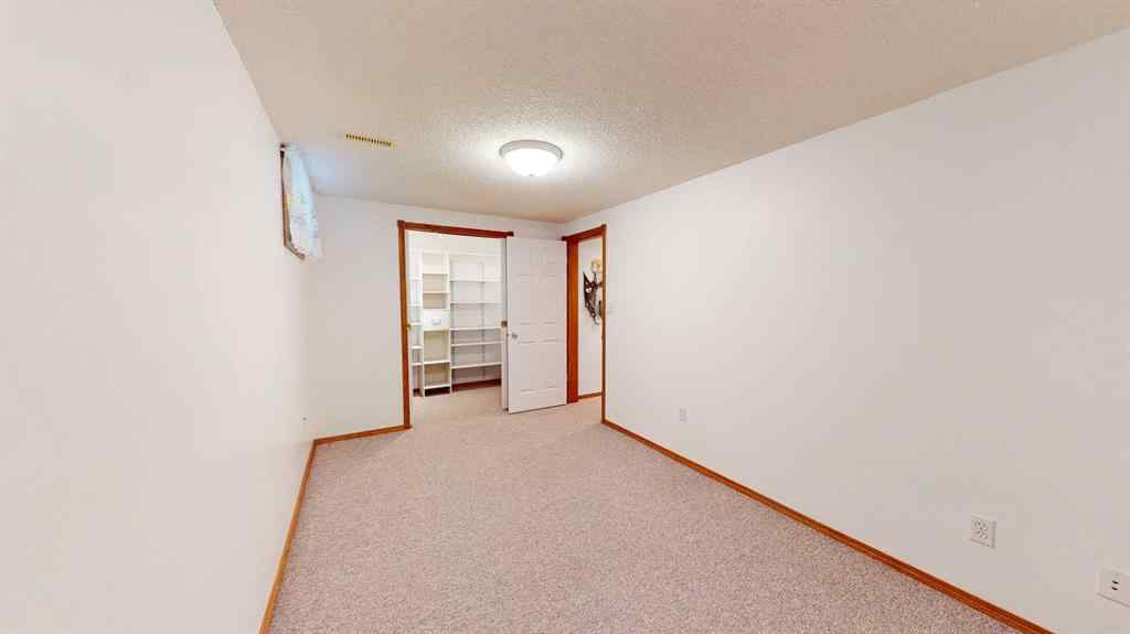 MLS® A2251914 - 376 20 Street NE in Northeast Crescent Heights Medicine Hat, Residential