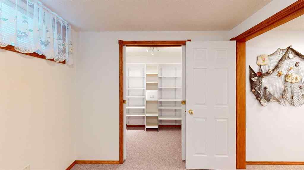 MLS® A2251914 - 376 20 Street NE in Northeast Crescent Heights Medicine Hat, Residential