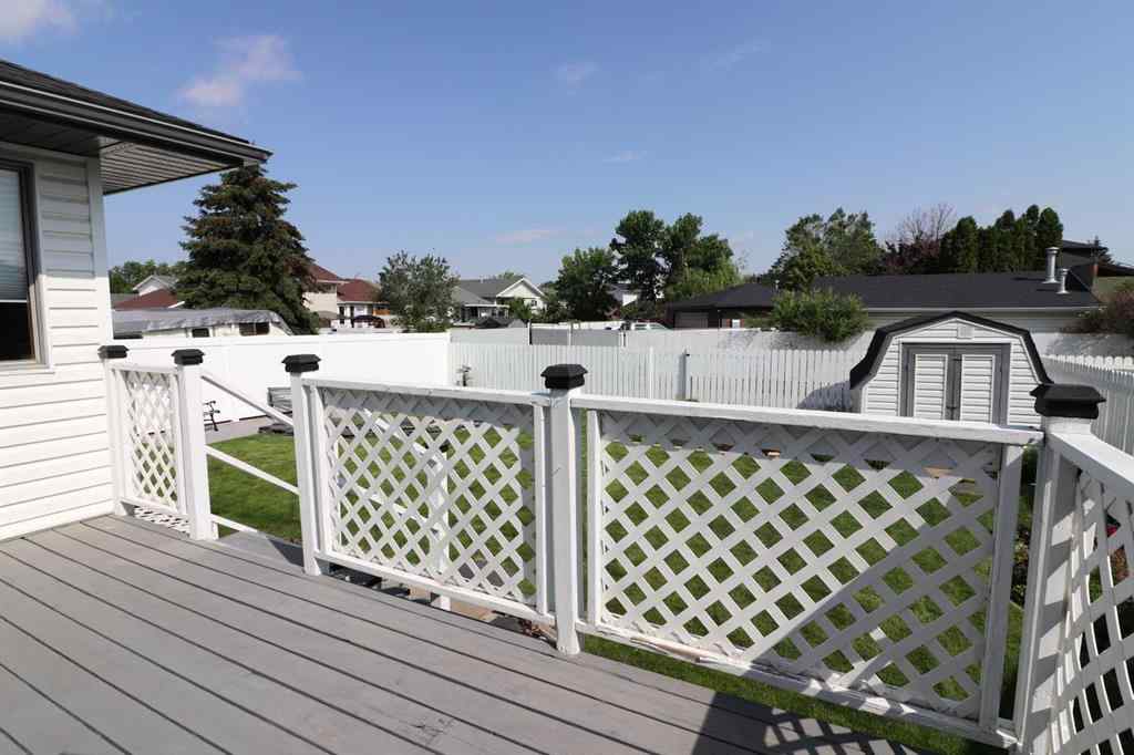 MLS® A2251914 - 376 20 Street NE in Northeast Crescent Heights Medicine Hat, Residential