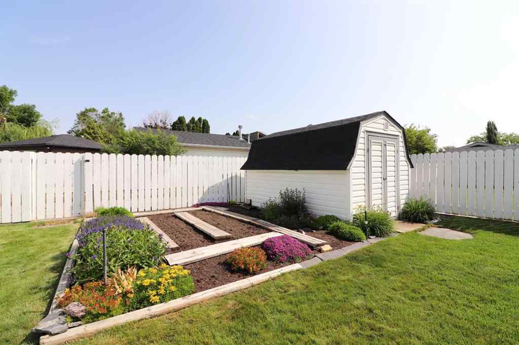 MLS® A2251914 - 376 20 Street NE in Northeast Crescent Heights Medicine Hat, Residential