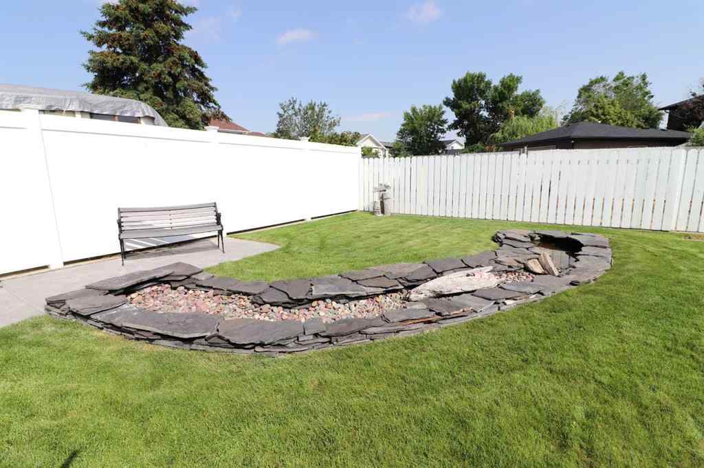 MLS® A2251914 - 376 20 Street NE in Northeast Crescent Heights Medicine Hat, Residential