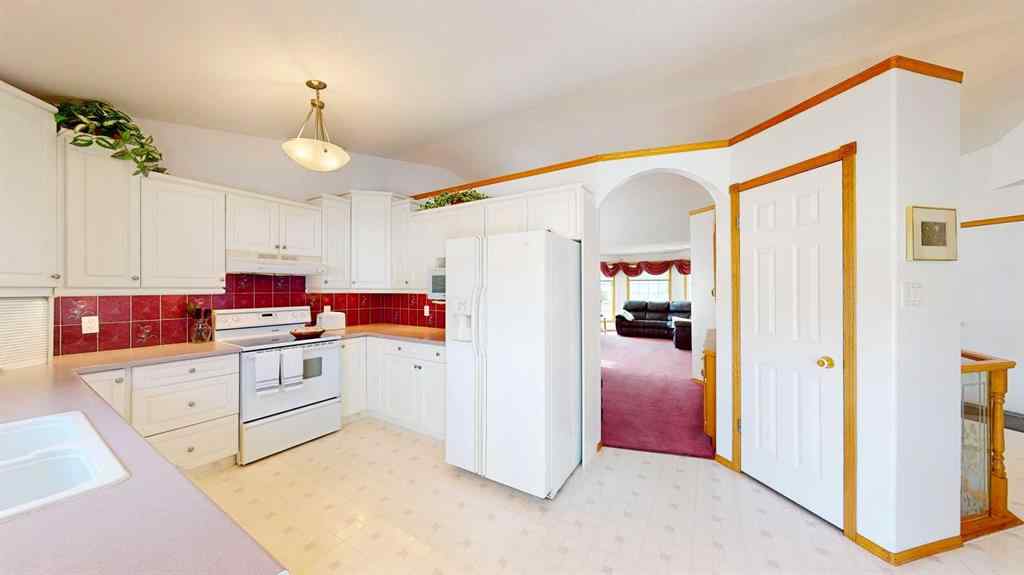 MLS® A2251914 - 376 20 Street NE in Northeast Crescent Heights Medicine Hat, Residential