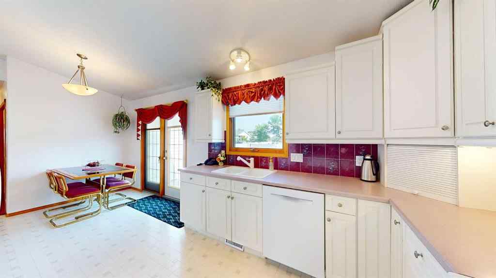 MLS® A2251914 - 376 20 Street NE in Northeast Crescent Heights Medicine Hat, Residential