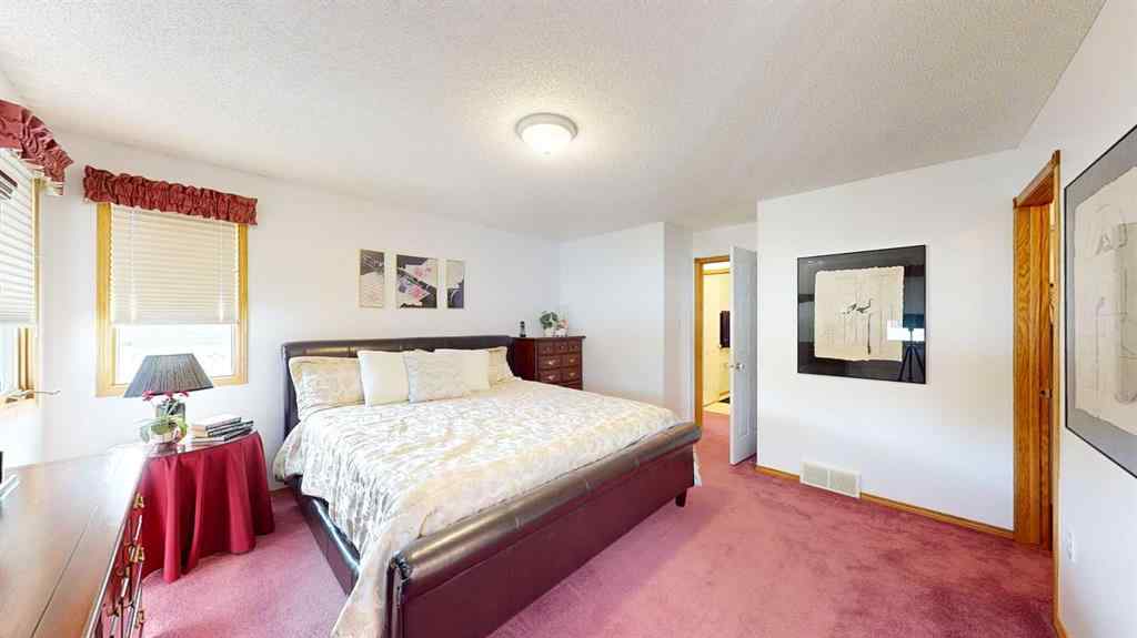 MLS® A2251914 - 376 20 Street NE in Northeast Crescent Heights Medicine Hat, Residential
