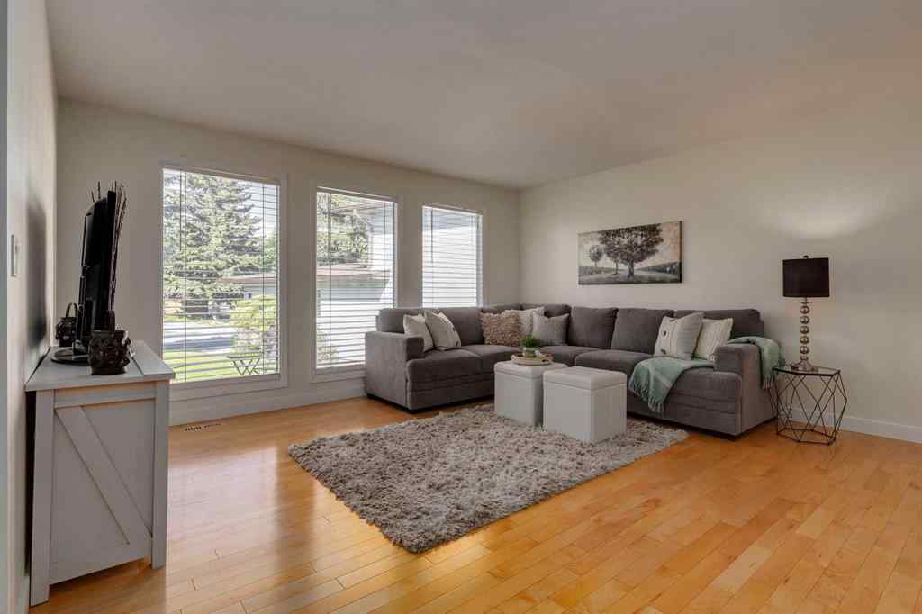 MLS® A2251935 - 48 Brabourne Rise SW in Braeside Calgary, Residential