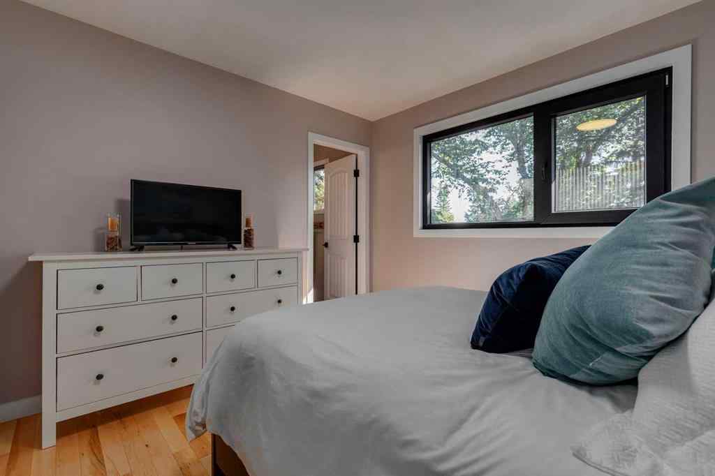 MLS® A2251935 - 48 Brabourne Rise SW in Braeside Calgary, Residential