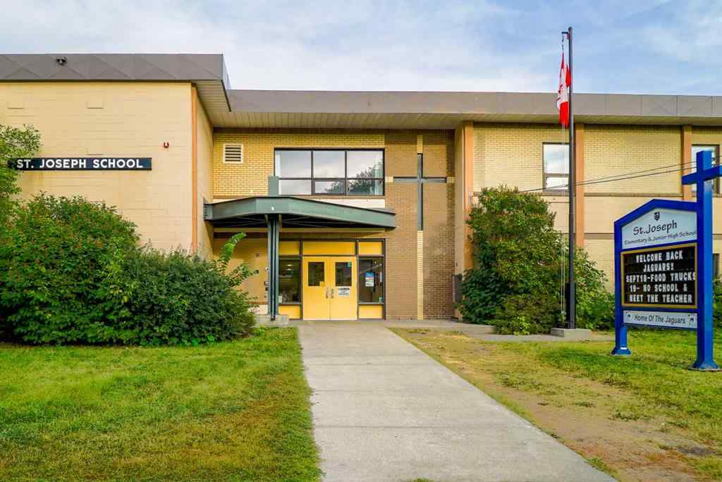 MLS® A2251951 - 417 22 Avenue NW in Mount Pleasant Calgary, Residential