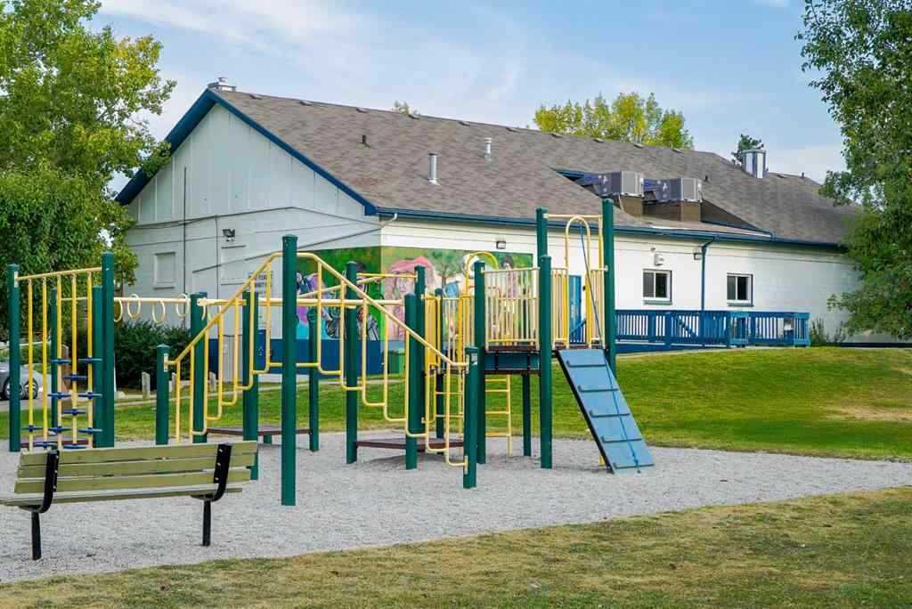 MLS® A2251951 - 417 22 Avenue NW in Mount Pleasant Calgary, Residential