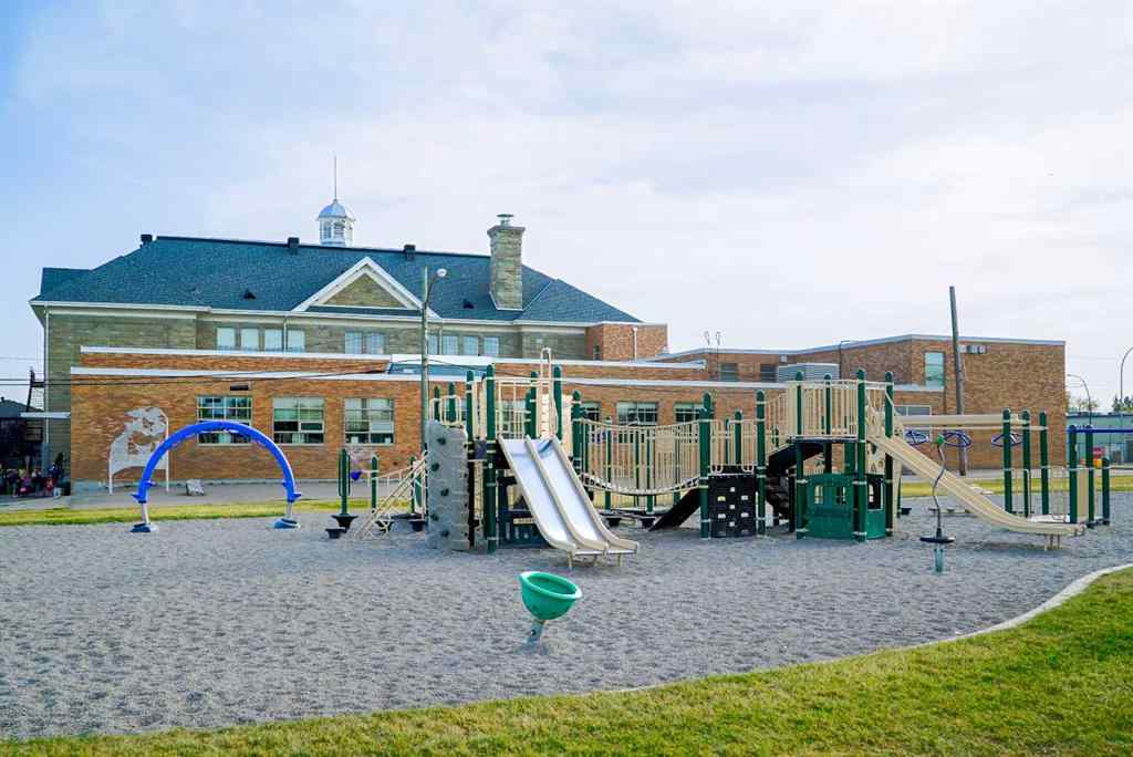 MLS® A2251951 - 417 22 Avenue NW in Mount Pleasant Calgary, Residential