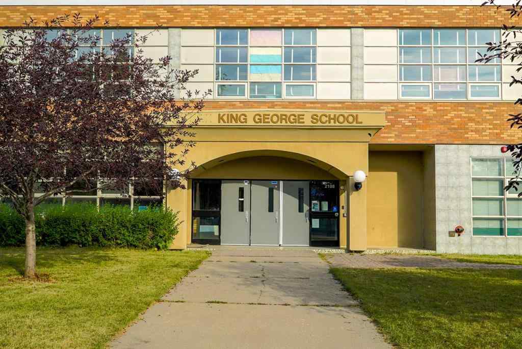 MLS® A2251951 - 417 22 Avenue NW in Mount Pleasant Calgary, Residential