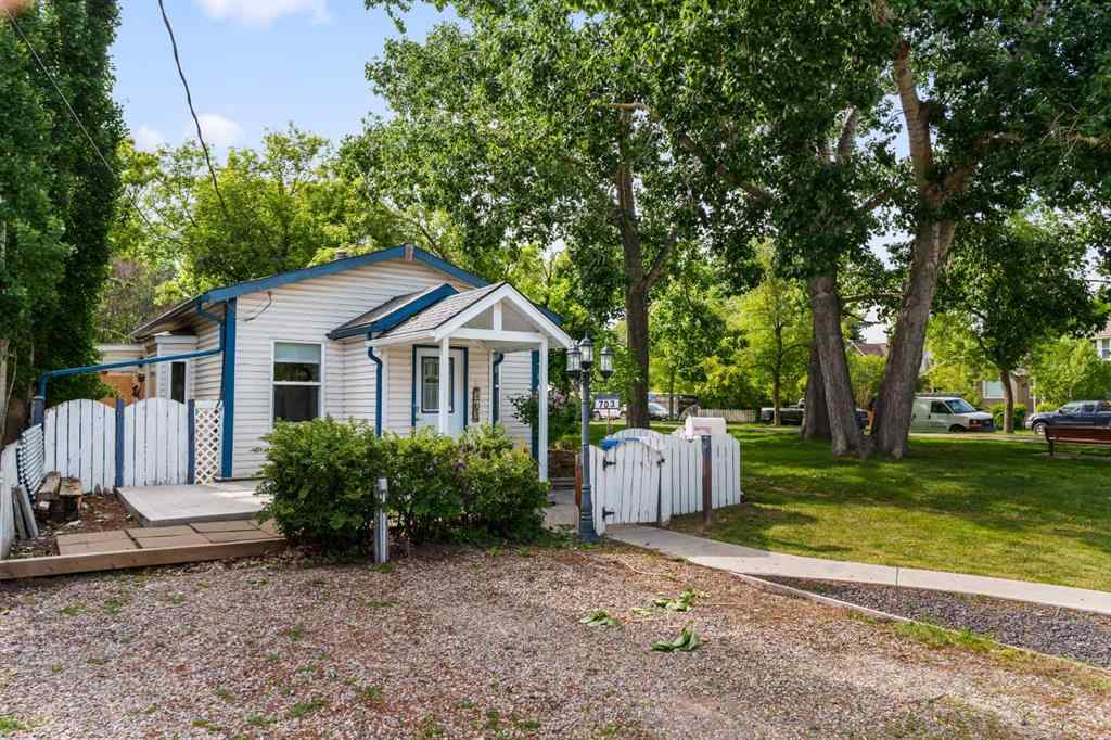 MLS® A2251959 - 703 14A Street SE in Inglewood Calgary, Residential