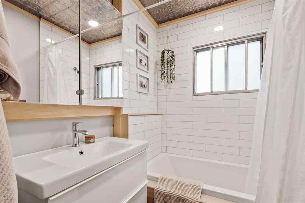MLS® A2251959 - 703 14A Street SE in Inglewood Calgary, Residential