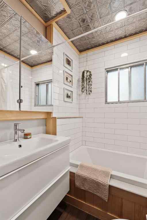 MLS® A2251959 - 703 14A Street SE in Inglewood Calgary, Residential