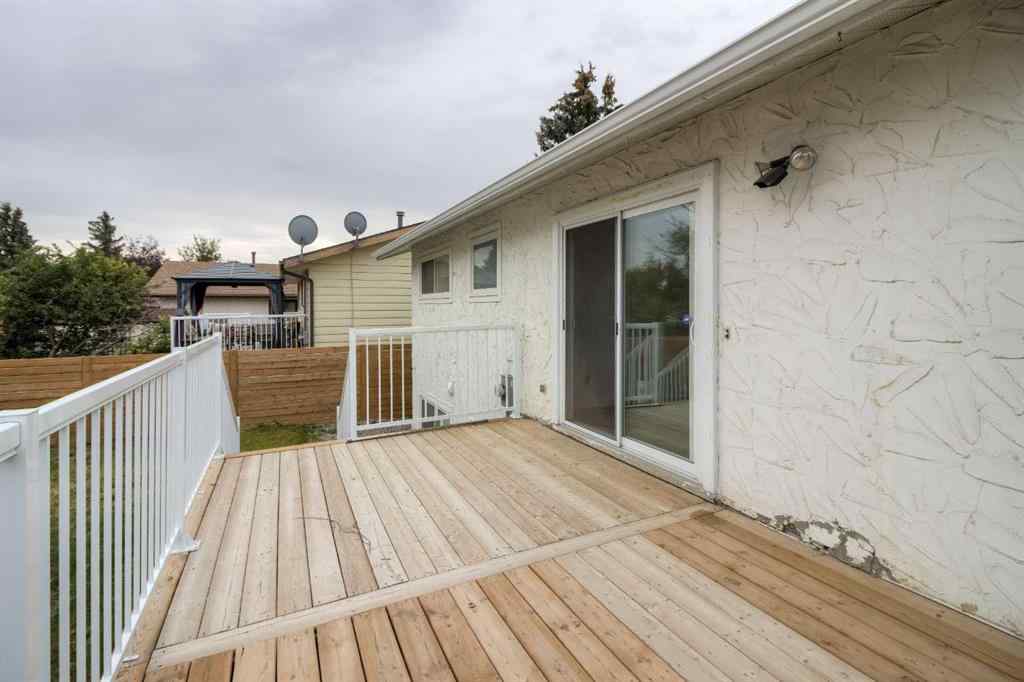 MLS® A2251986 - 23 Trent Road W in Varsity Village Lethbridge, Residential