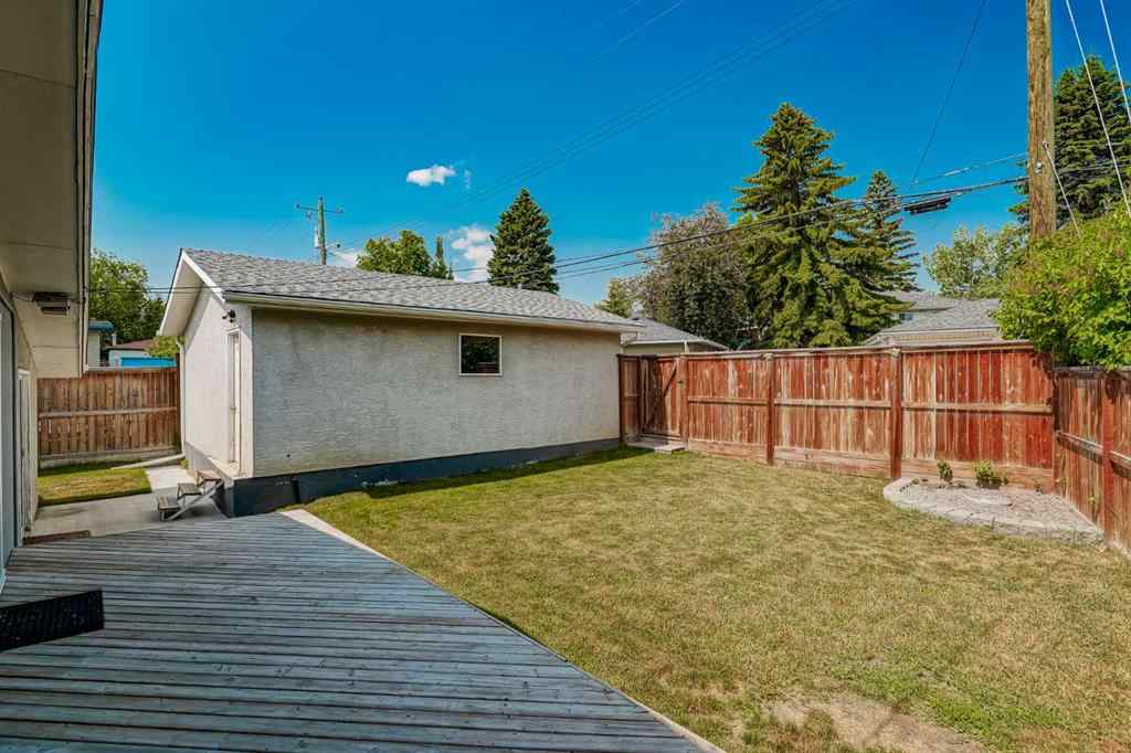 MLS® A2251987 - 5519 Buckthorn Road NW in Thorncliffe Calgary, Residential