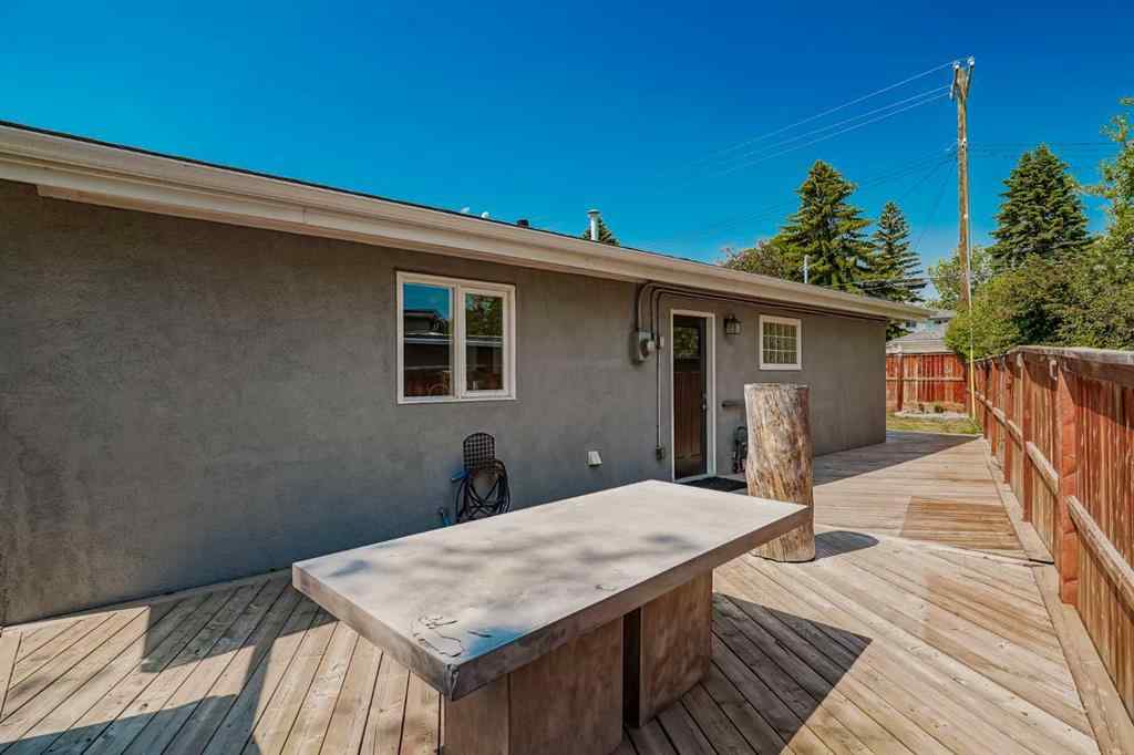 MLS® A2251987 - 5519 Buckthorn Road NW in Thorncliffe Calgary, Residential