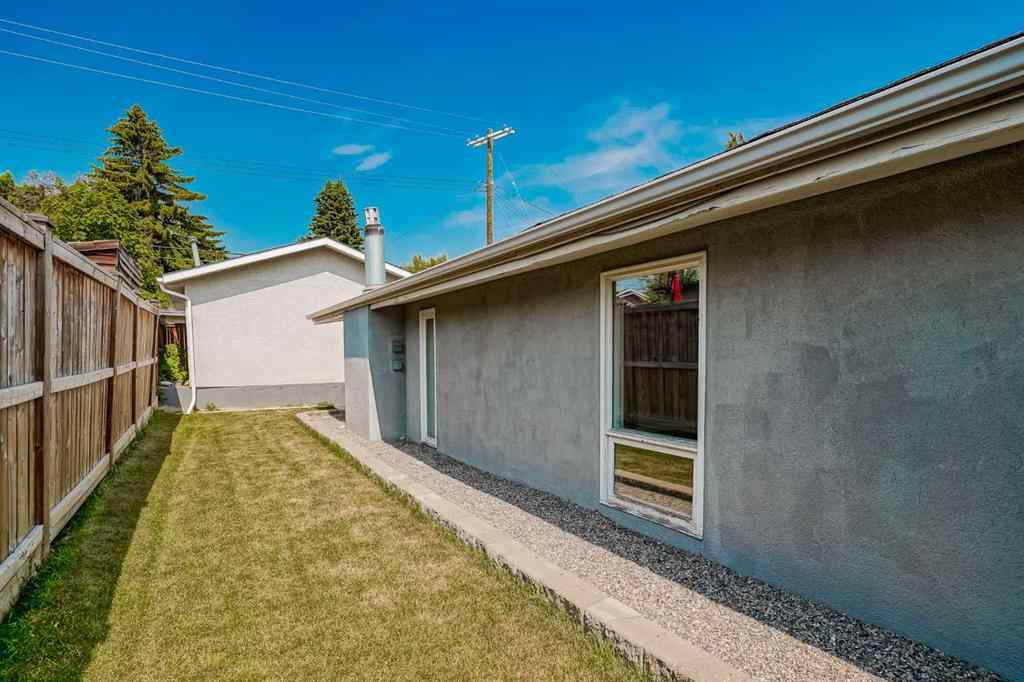 MLS® A2251987 - 5519 Buckthorn Road NW in Thorncliffe Calgary, Residential