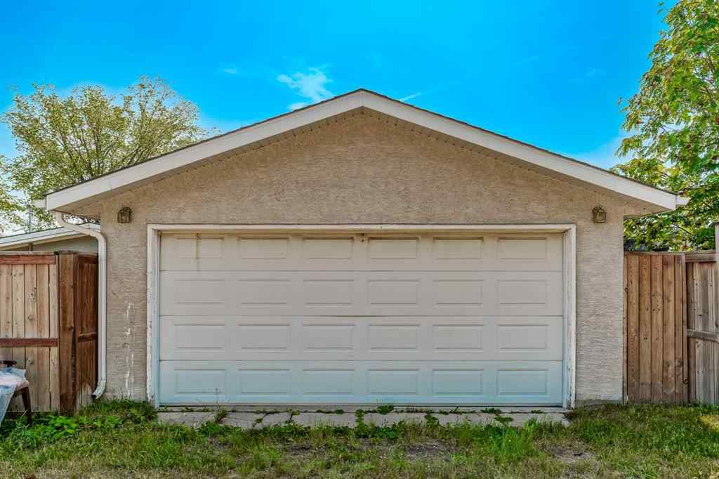 MLS® A2251987 - 5519 Buckthorn Road NW in Thorncliffe Calgary, Residential