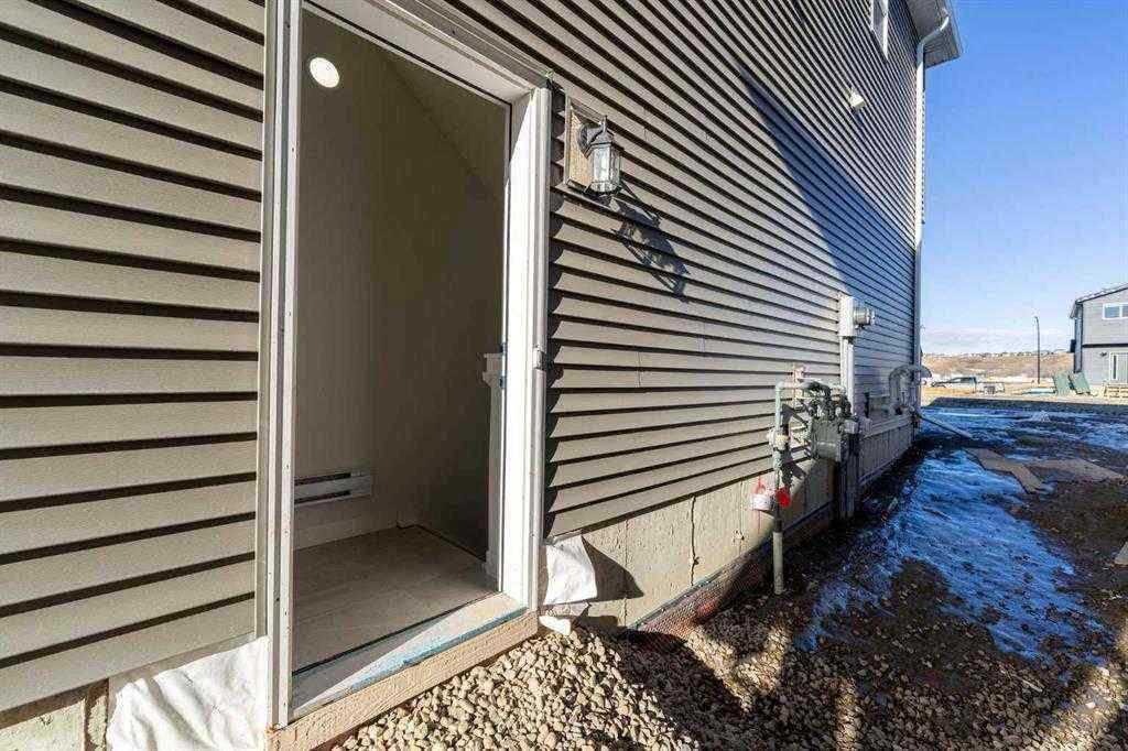 MLS® A2251990 - 526 Wolf Willow Boulevard SE in Wolf Willow Calgary, Residential
