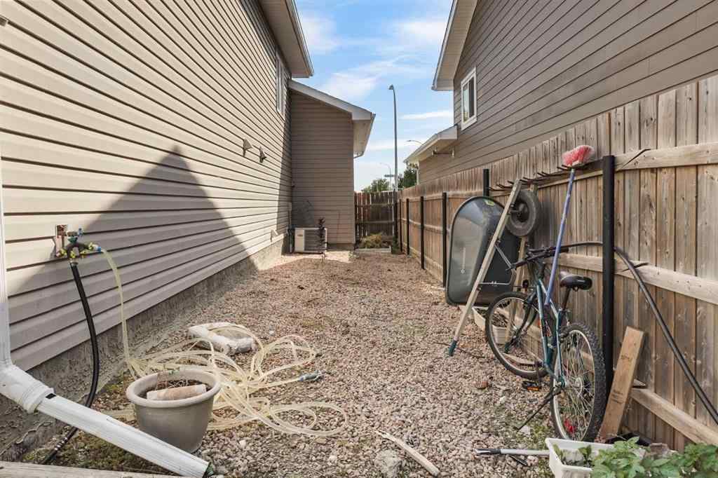 MLS® A2252000 - 409 Red Crow Boulevard W in Indian Battle Heights Lethbridge, Residential
