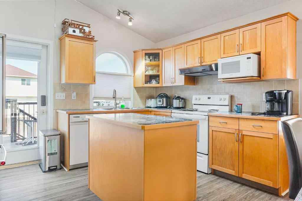 MLS® A2252000 - 409 Red Crow Boulevard W in Indian Battle Heights Lethbridge, Residential
