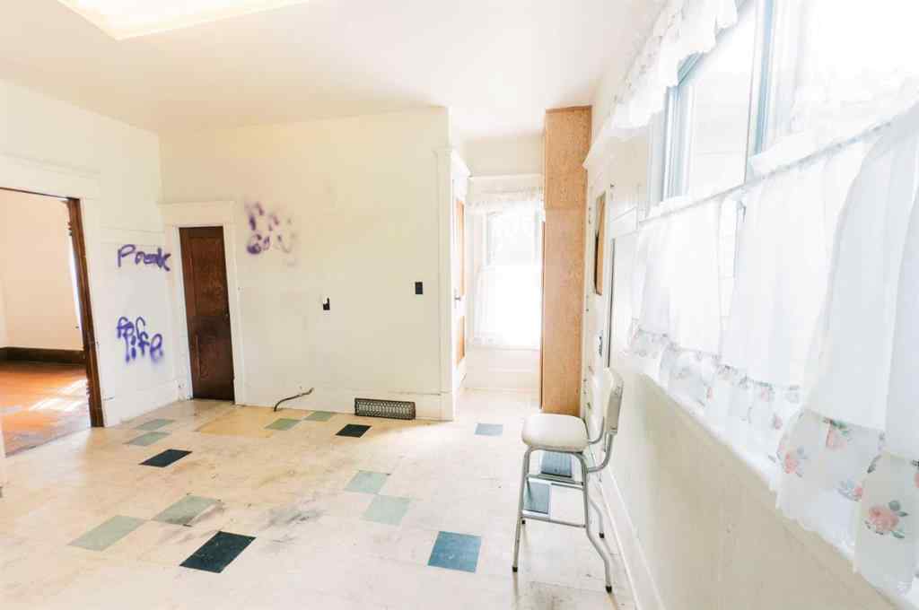MLS® A2252007 - 4406 47 Avenue  in East Industrial Park Stettler, Residential