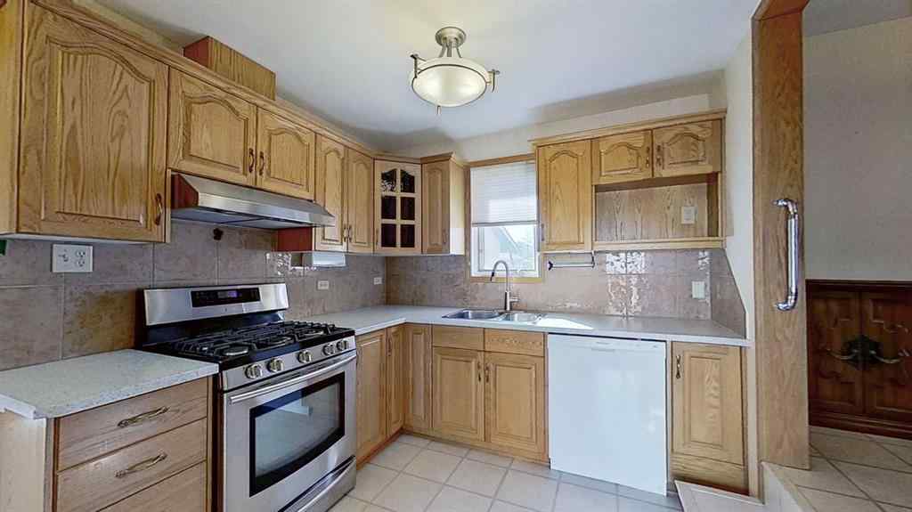MLS® A2252013 - 47 Montrose Crescent NE in Winston Heights/Mountview Calgary, Residential