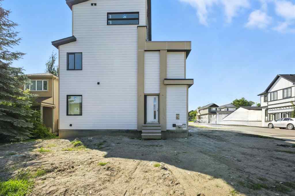 MLS® A2252018 - 2201 32 Street SW in Killarney/Glengarry Calgary, Residential