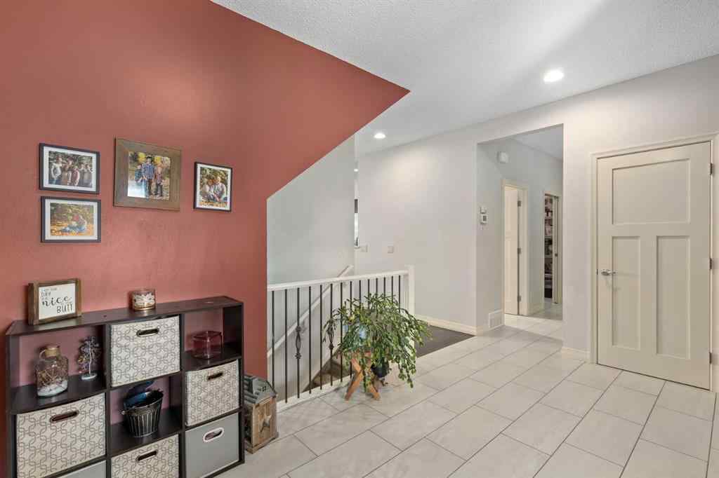 MLS® A2252030 - 112 Sunset View  in Sunset Ridge Cochrane, Residential