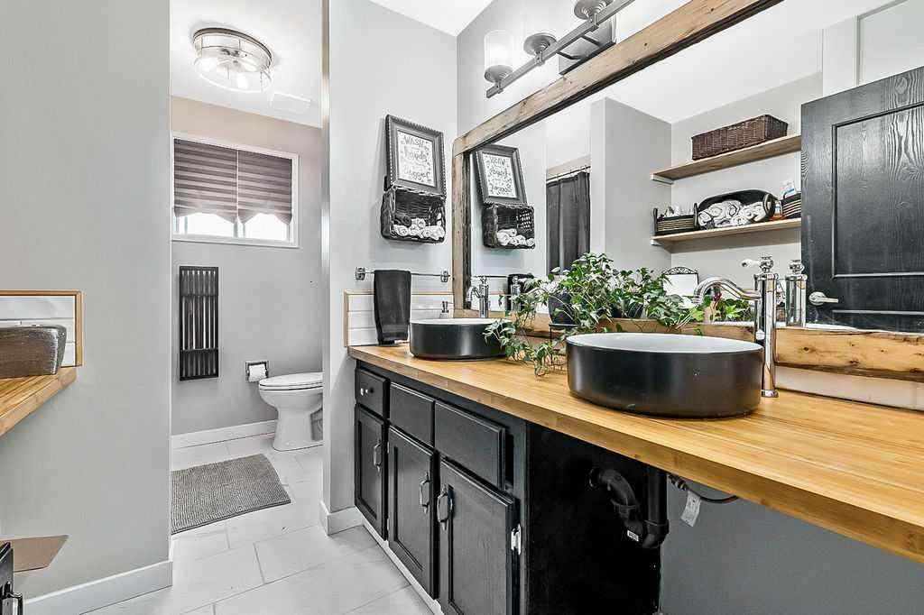MLS® A2252036 - 201 Robert Street SW in NONE Diamond Valley, Residential