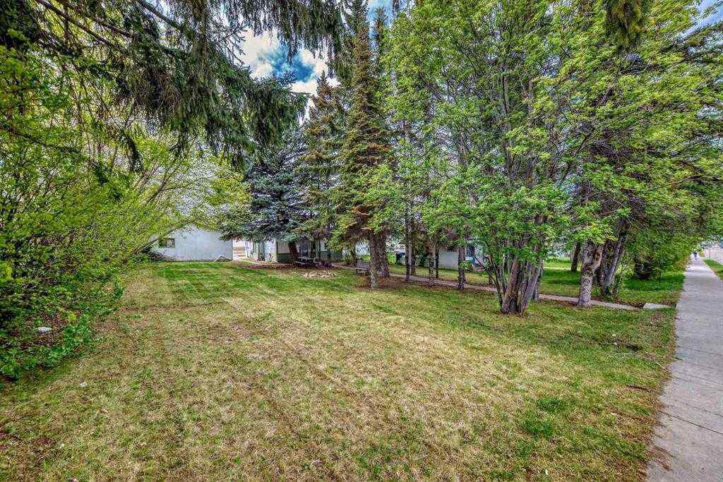 MLS® A2252047 - 4734 50 Street  in Downtown Sylvan Lake, Residential
