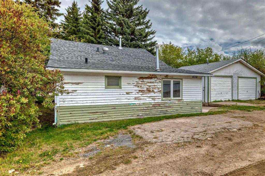 MLS® A2252047 - 4734 50 Street  in Downtown Sylvan Lake, Residential
