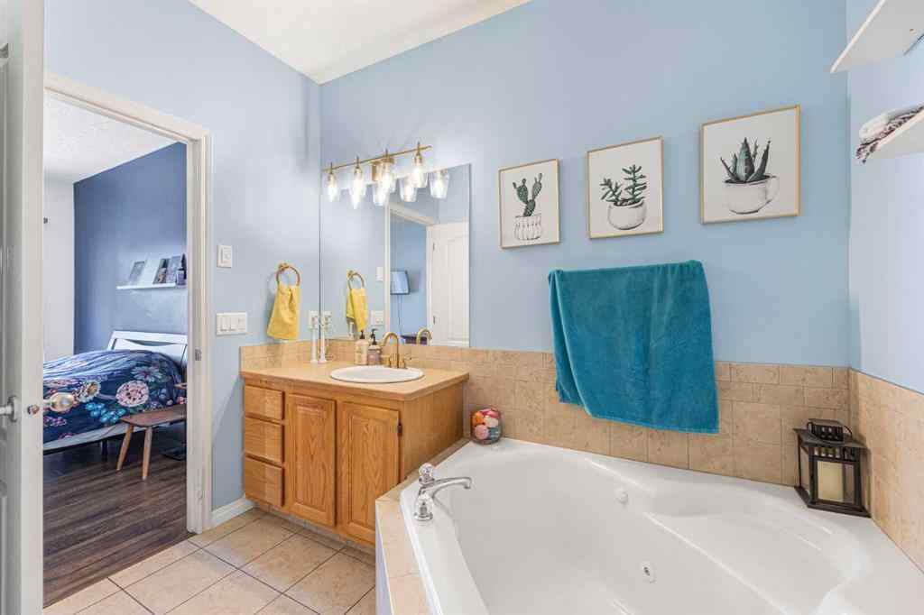 MLS® A2252080 - 152 Cove Rise  in The Cove Chestermere, Residential