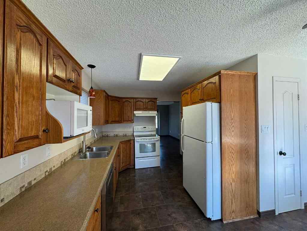 MLS® A2252098 - 898 Birch Street  in NONE Beaverlodge, Residential
