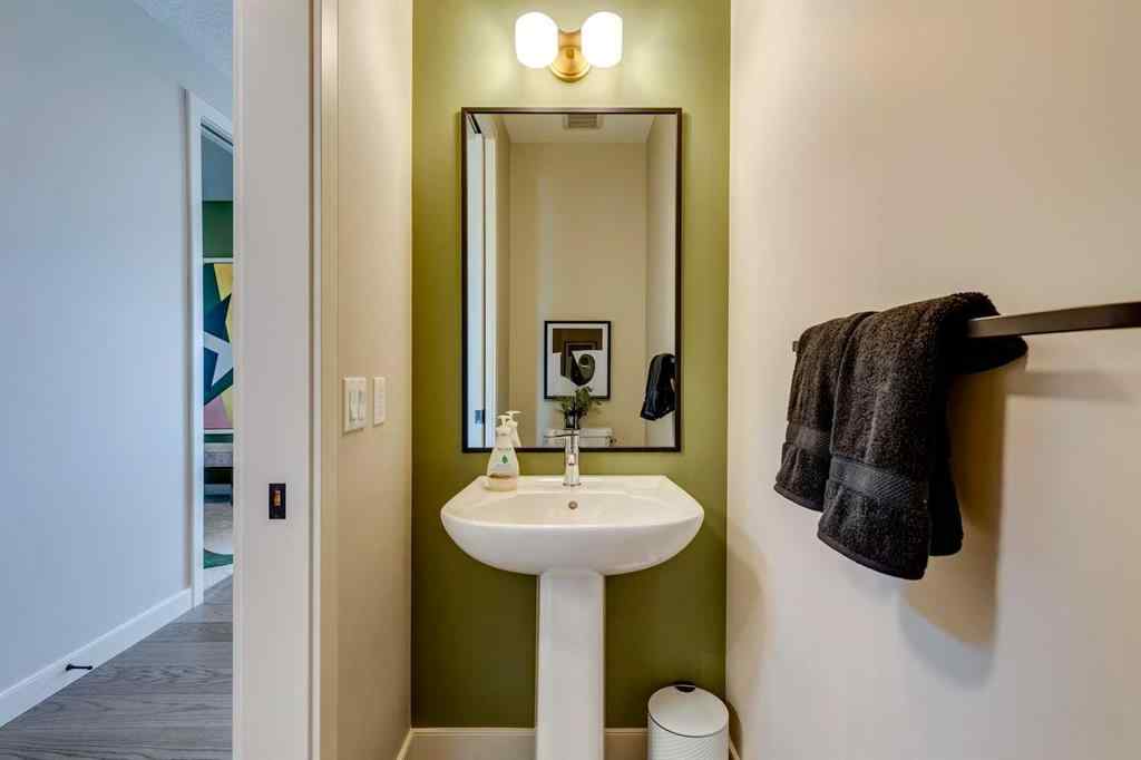 MLS® A2252118 - 111 sundown Crescent  in Sunset Ridge Cochrane, Residential
