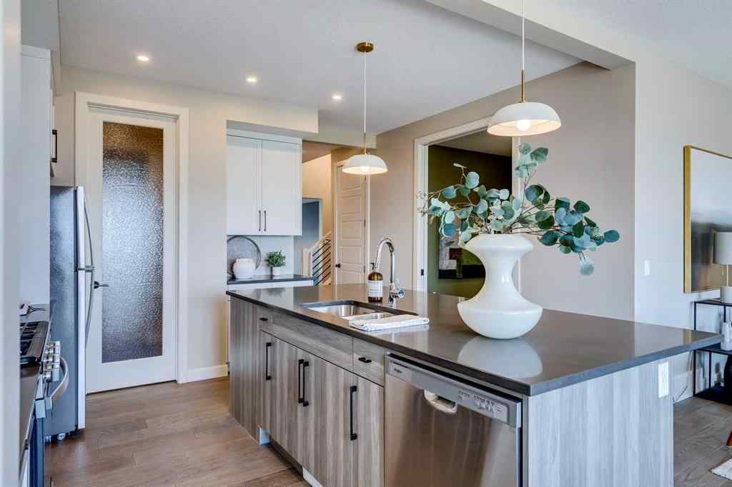 MLS® A2252118 - 111 sundown Crescent  in Sunset Ridge Cochrane, Residential