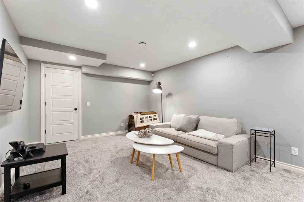MLS® A2252135 - 29 Douglasbank Way SE in Douglasdale/Glen Calgary, Residential
