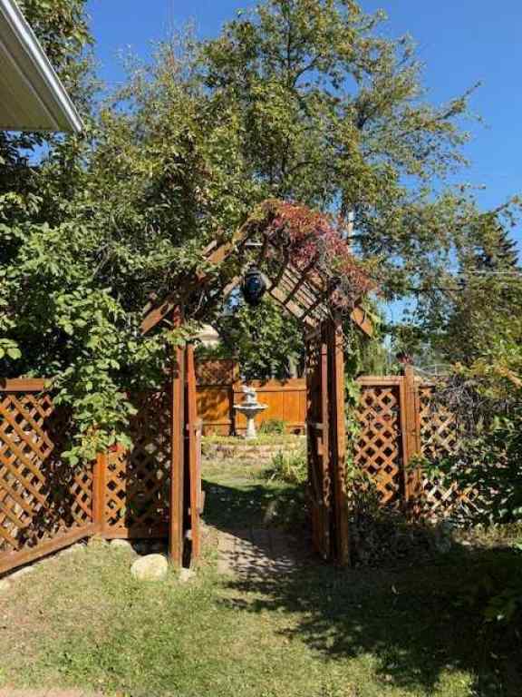 MLS® A2252150 - 800 Connaught Drive  in Jasper Jasper, Residential