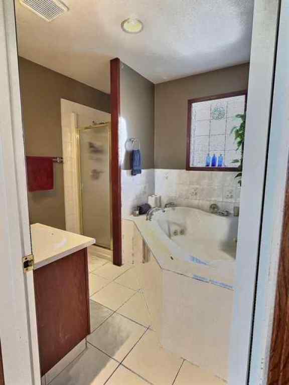 MLS® A2252150 - 800 Connaught Drive  in Jasper Jasper, Residential