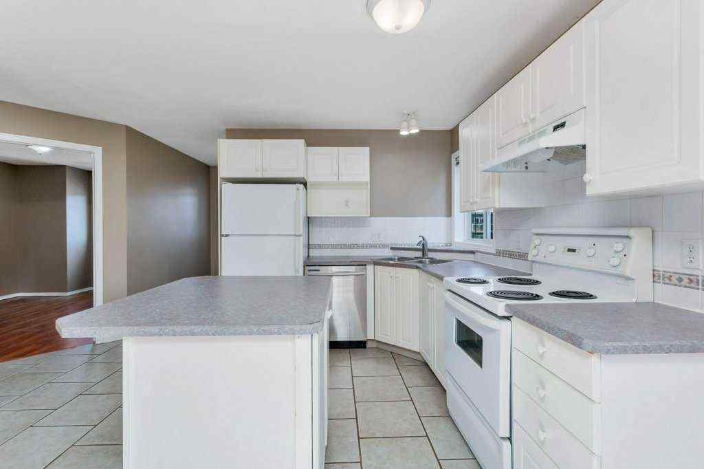 MLS® A2252159 - Unit #201 5220 50A Avenue  in Downtown Sylvan Lake, Residential
