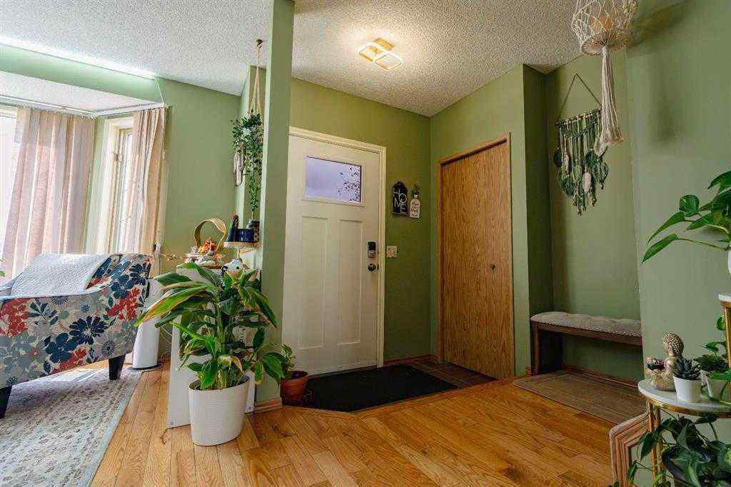 MLS® A2252167 - 24 Laguna Close NE in Monterey Park Calgary, Residential