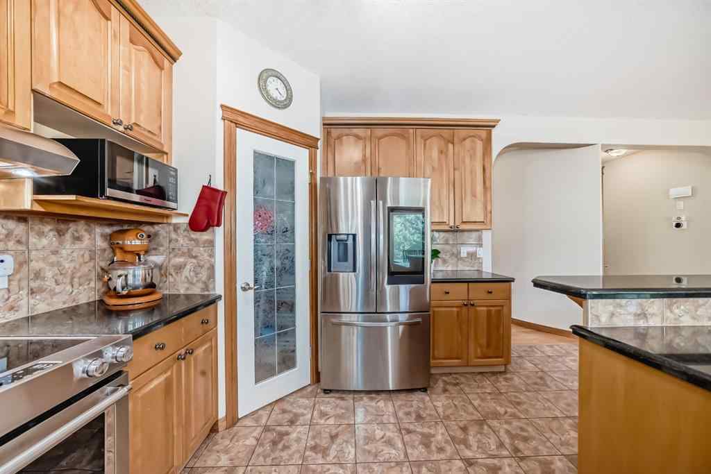MLS® A2252175 - 42 West Cedar Point SW in West Springs Calgary, Residential