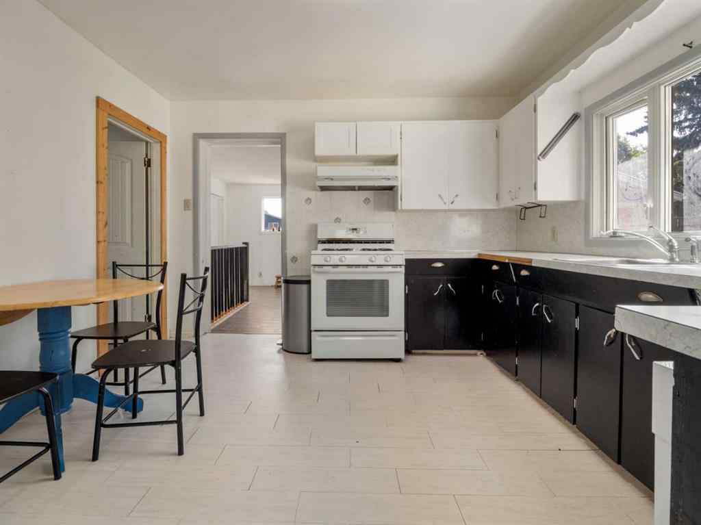 MLS® A2252177 - 5209 1 Street  in NONE Coalhurst, Residential