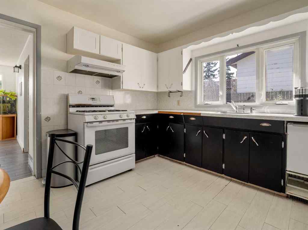 MLS® A2252177 - 5209 1 Street  in NONE Coalhurst, Residential
