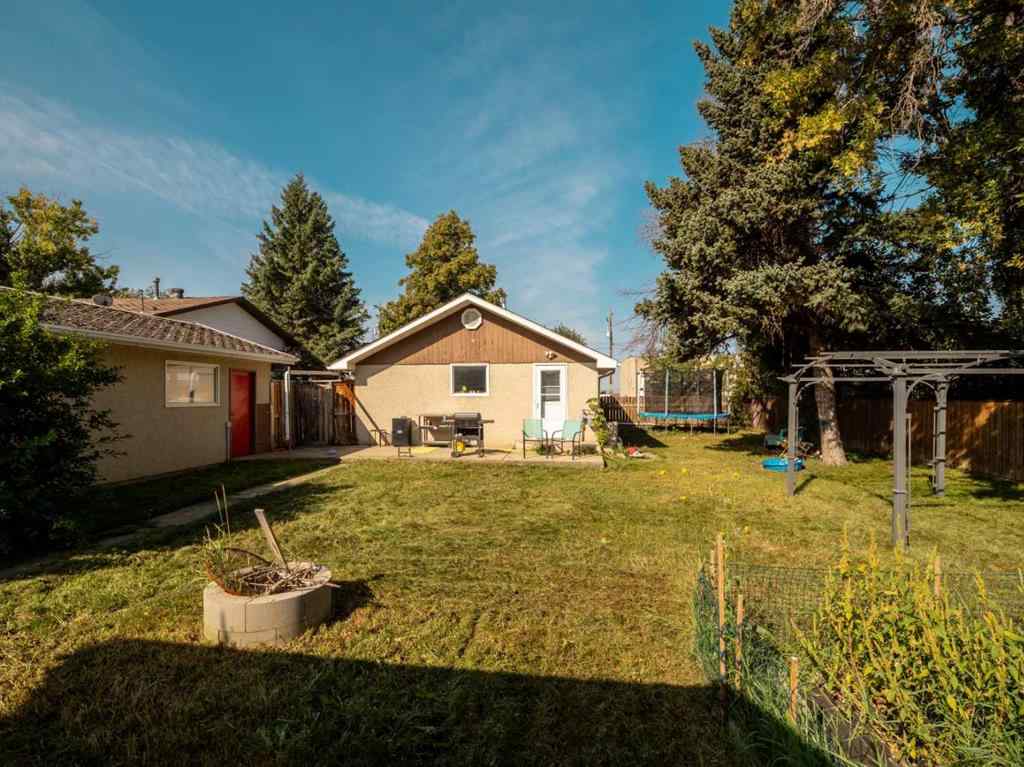 MLS® A2252177 - 5209 1 Street  in NONE Coalhurst, Residential