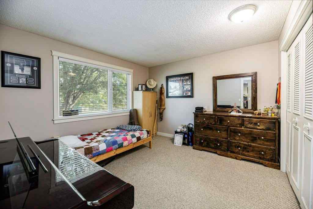 MLS® A2252182 - 33 FAIRWAY Drive  in Fairway Heights Lacombe, Residential