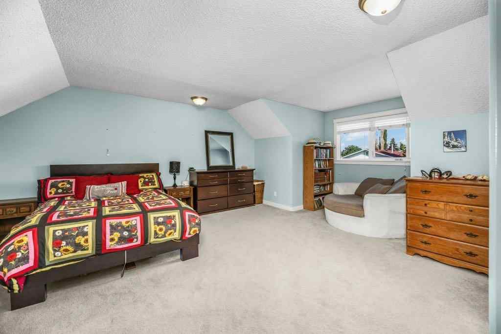 MLS® A2252182 - 33 FAIRWAY Drive  in Fairway Heights Lacombe, Residential