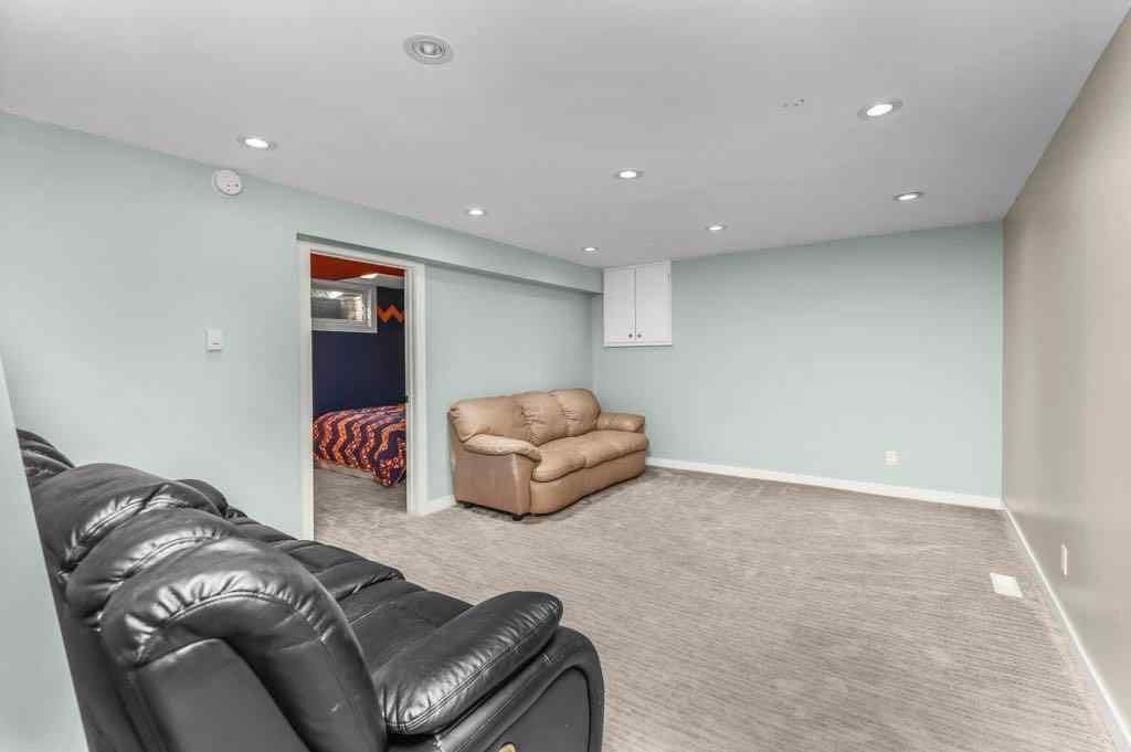 MLS® A2252182 - 33 FAIRWAY Drive  in Fairway Heights Lacombe, Residential
