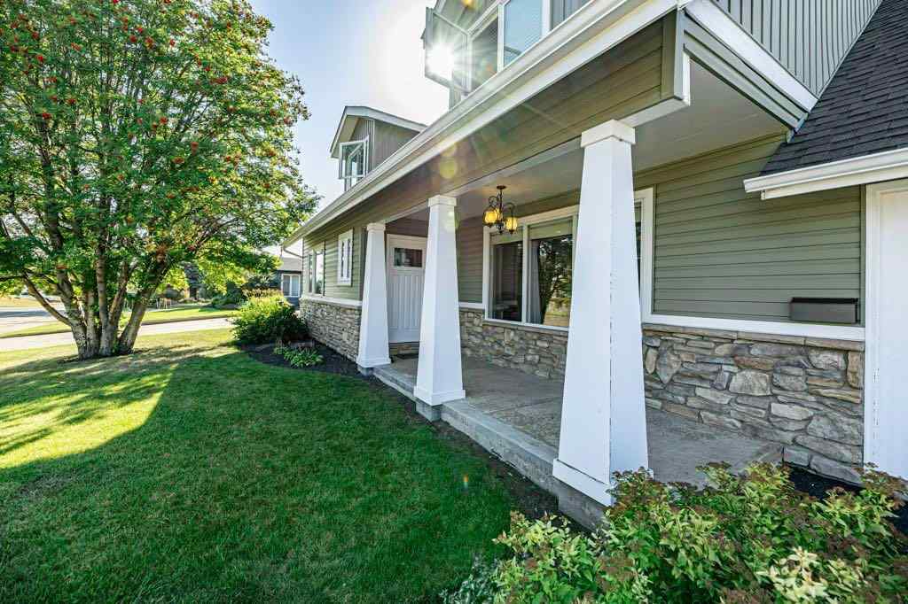 MLS® A2252182 - 33 FAIRWAY Drive  in Fairway Heights Lacombe, Residential